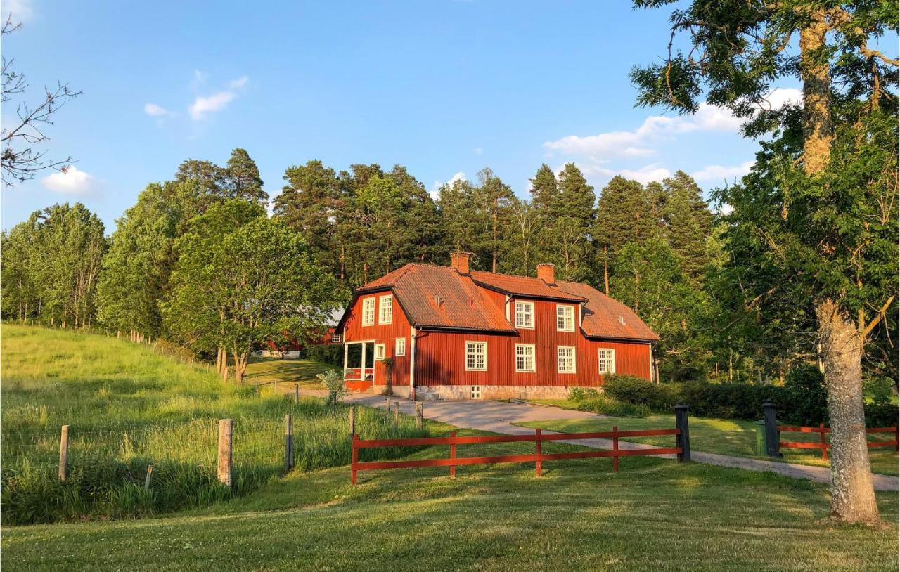 Nice Home In Mantorp With Kitchen Экстерьер фото